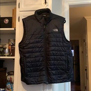 Black North Face men’s vest